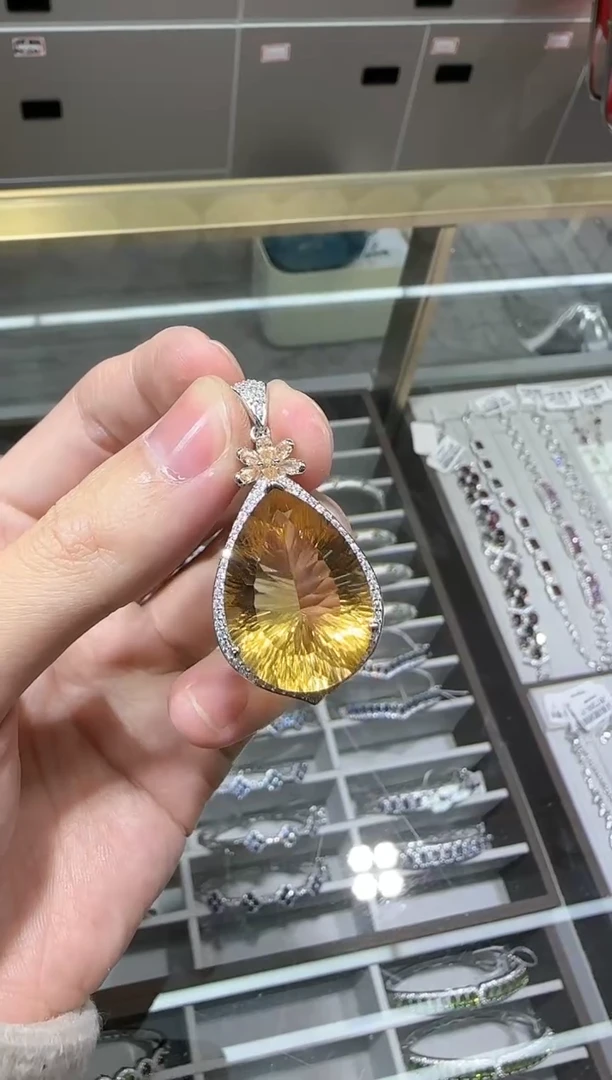 【闪购商品】黄晶颈饰银S925镶嵌17*25mm