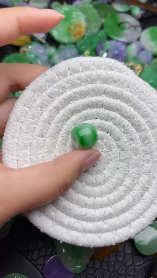 颈饰未镶嵌翡翠缅甸翡翠吊坠