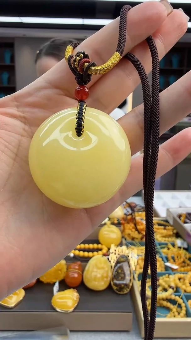 琥珀颈饰未镶嵌63秒拍号 假一罚三