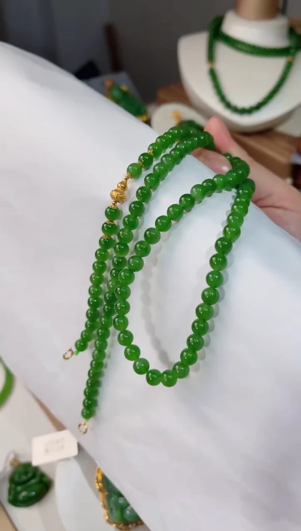 颈饰18K金镶嵌和田玉6mm ±