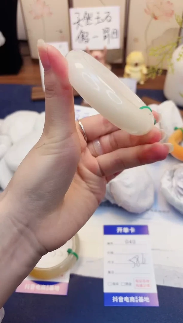【闪购商品】石英质玉手镯未镶嵌40-财气镯-圈口58