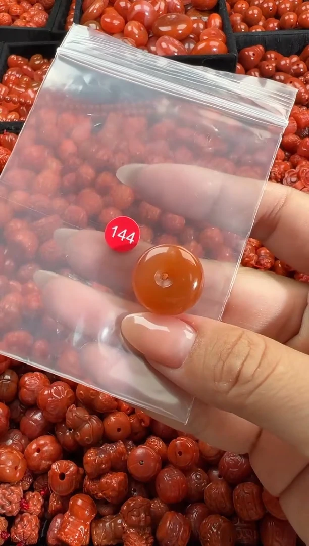 颈饰未镶嵌南红玛瑙1