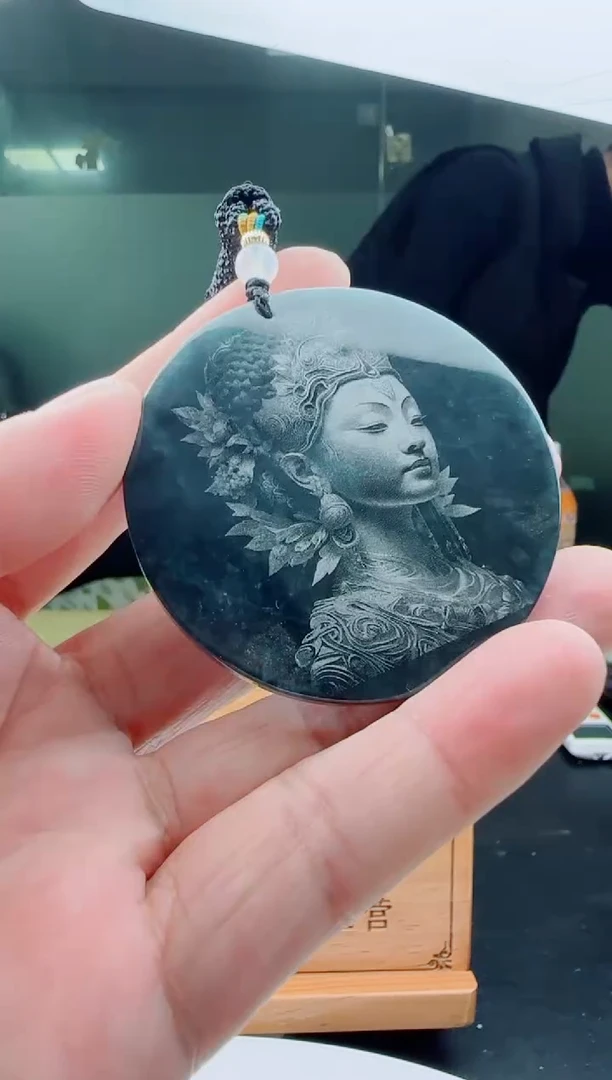 【闪购商品】翡翠颈饰未镶嵌美女