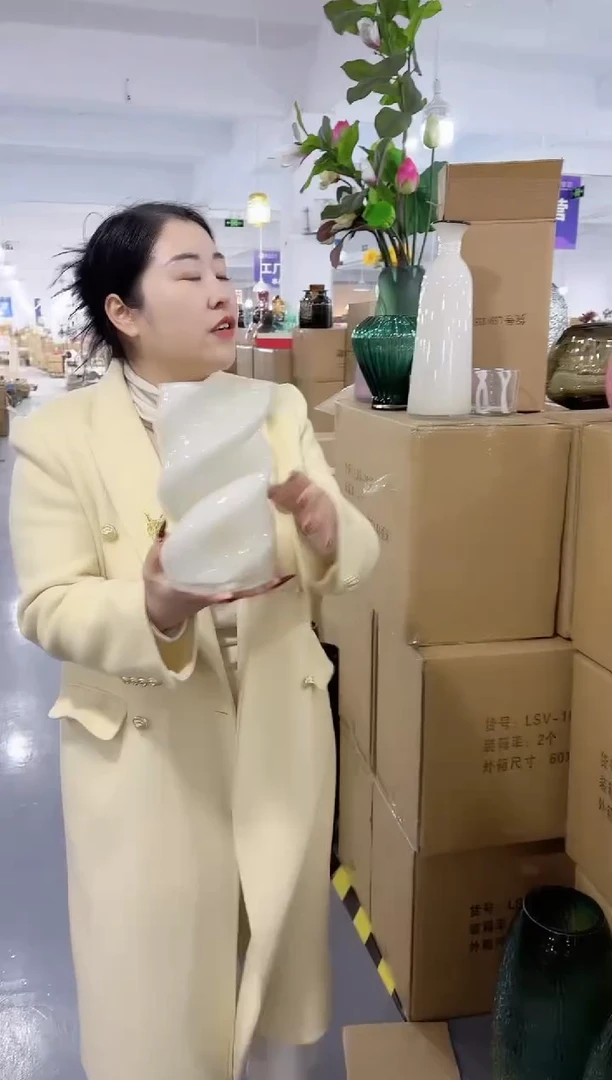 【闪购商品】玻璃唐总花瓶厂-微瑕-CW3D