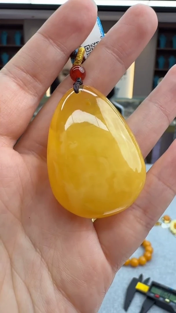 琥珀颈饰未镶嵌135秒拍号 假一罚三