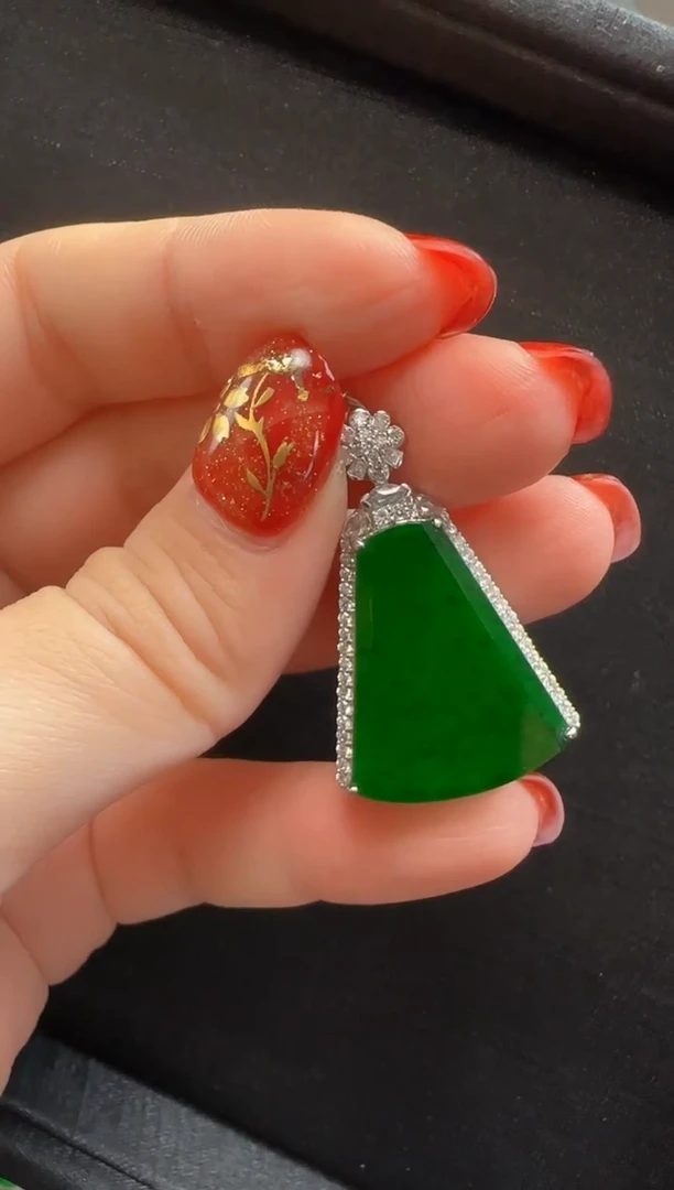 【闪购商品】翡翠颈饰18K金镶嵌052无事牌一个