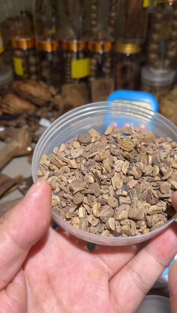 沉香沉香碎屑巴*印尼土沉10（克）