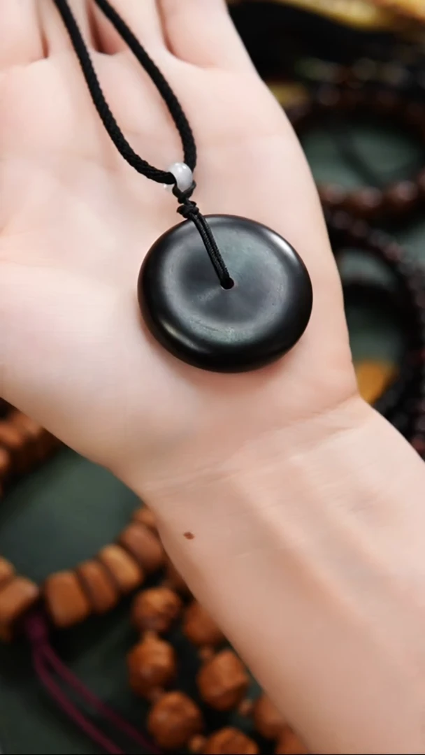 檀香紫檀（小叶紫檀）吊坠扣子发一个38到40MM左右