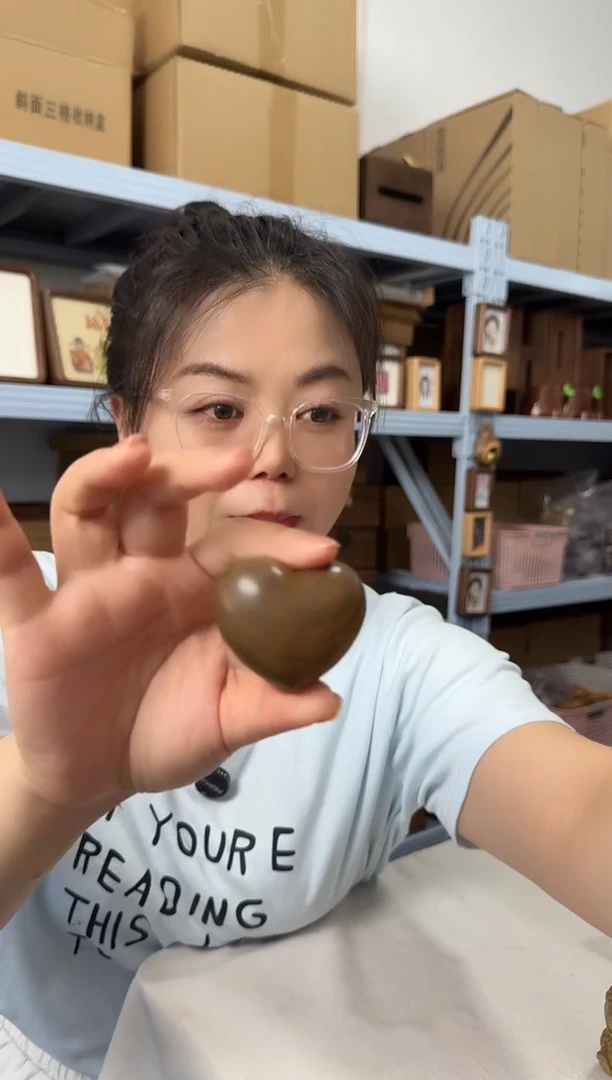木绿檀木爱心把玩件