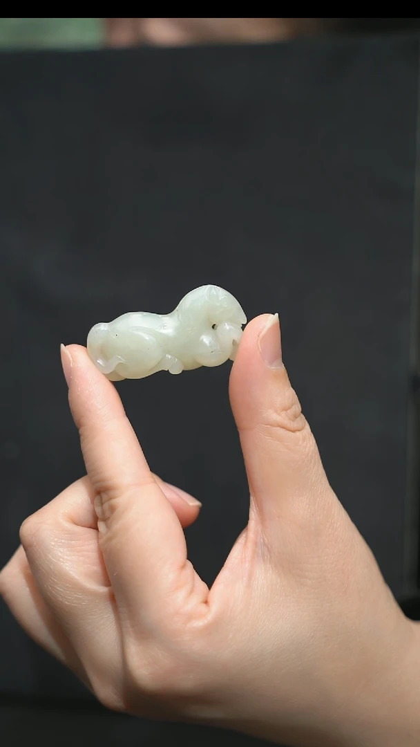 颈饰未镶嵌和田玉马黑山青花