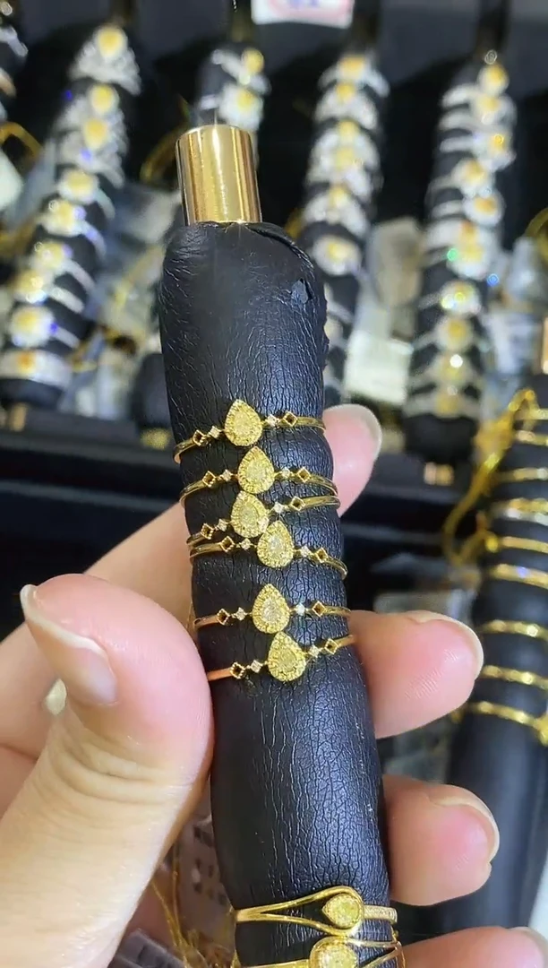 18K金镶嵌戒指钻石多样性发一