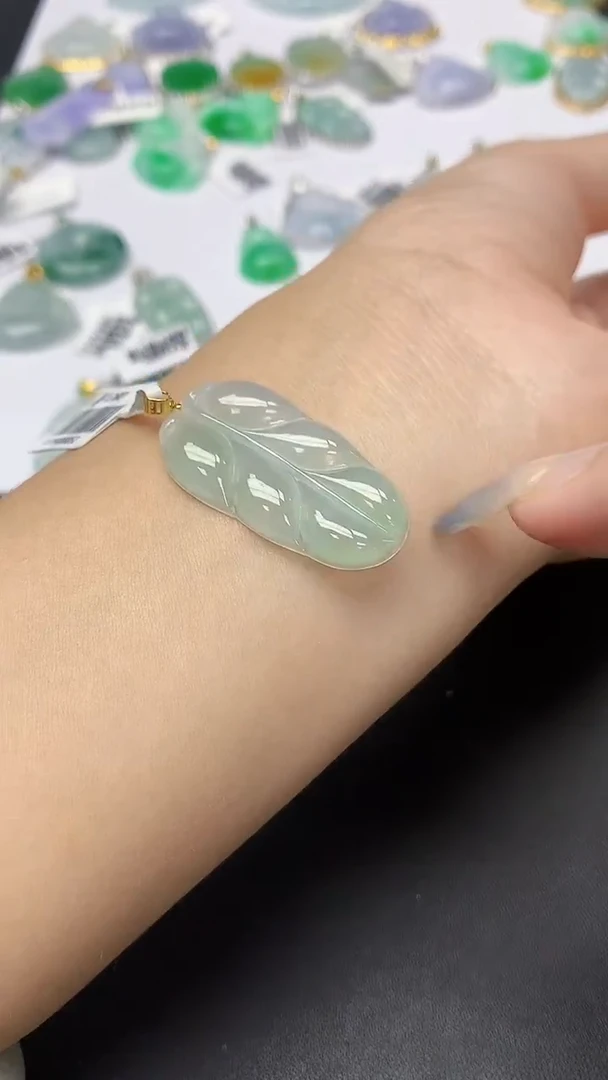 翡翠18K金镶嵌颈饰天然缅甸a货翡翠