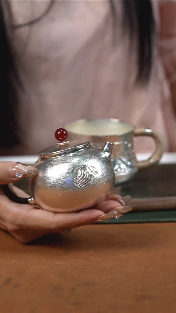 手工锤纹泡茶壶佛手瓜银壶999