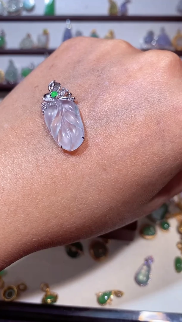 吊坠(不含链)18K金镶嵌翡翠s****o11111111