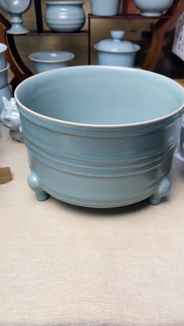 一口价福利-微瑕仿古釉大号三足玄纹樽