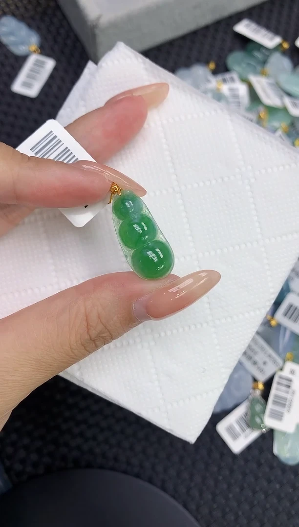颈饰18K金镶嵌翡翠11111111111