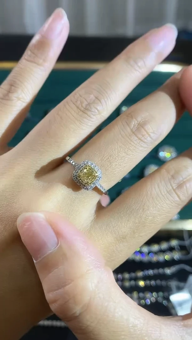 18K金镶嵌戒指钻石000