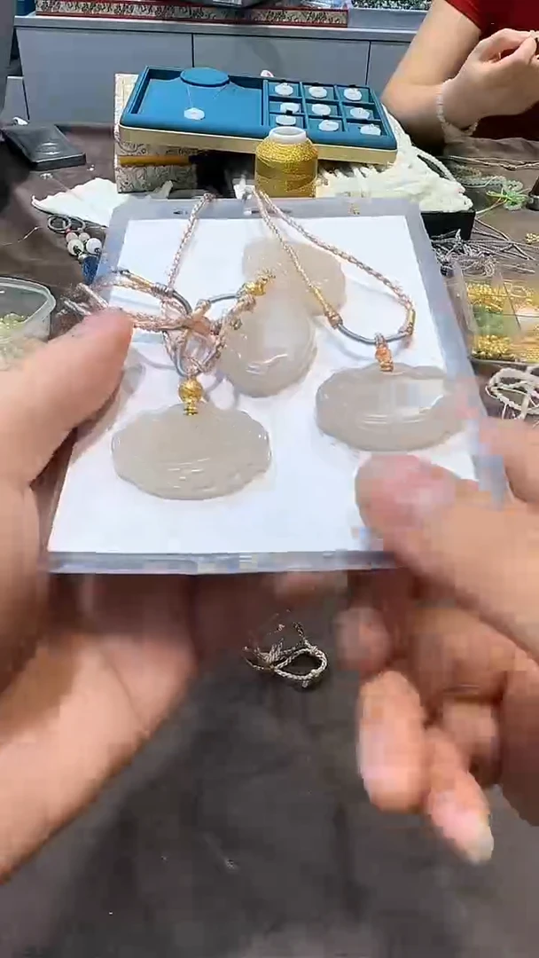 和田玉未镶嵌颈饰祥云锁多样性发其一