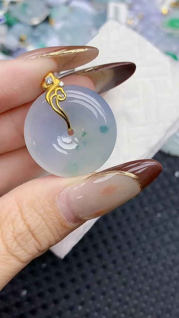 颈饰18K金镶嵌翡翠   天然翡翠A货  百元以上9米证书费自理