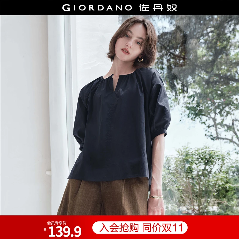 佐丹奴V字圆领衬衫女装设计师款收褶中袖宽松插肩袖衬衫 18345611