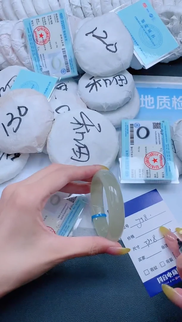 石英质玉手镯未镶嵌24J58-53