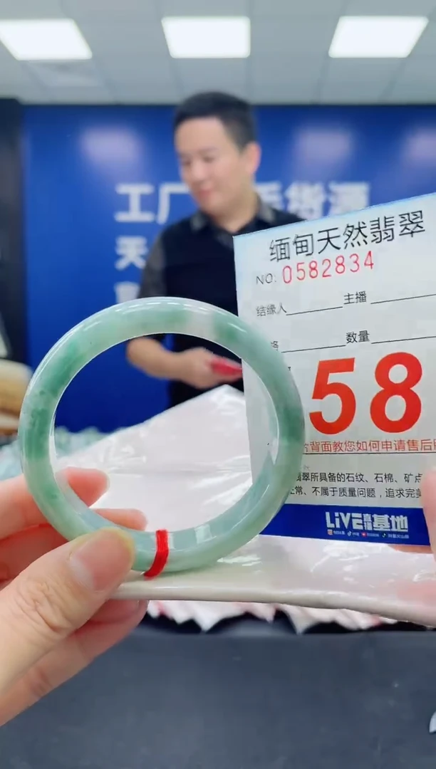 未镶嵌手镯翡翠天然翡翠手镯