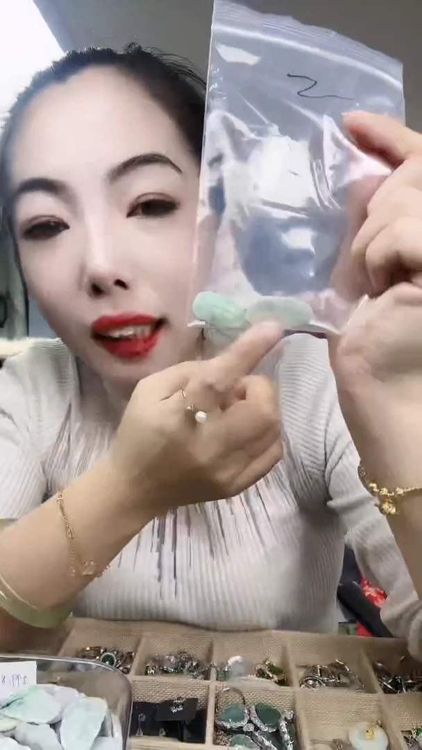 【闪购商品】翡翠颈饰未镶嵌叶子+如意吊坠