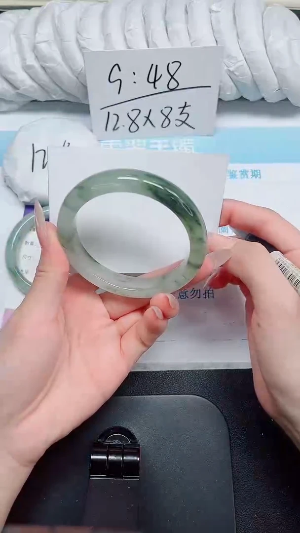 石英质玉手镯未镶嵌19-60.5