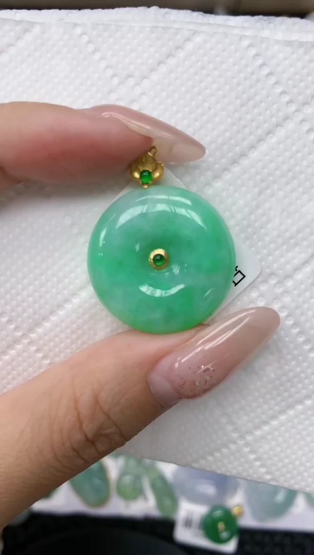 颈饰18K金镶嵌翡翠 1111111111