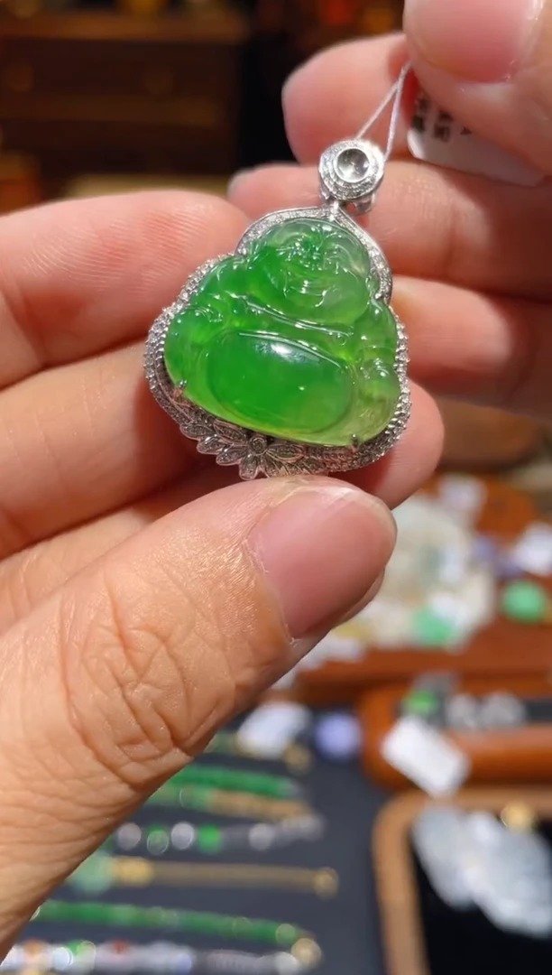 颈饰18K金镶嵌翡翠佛公
