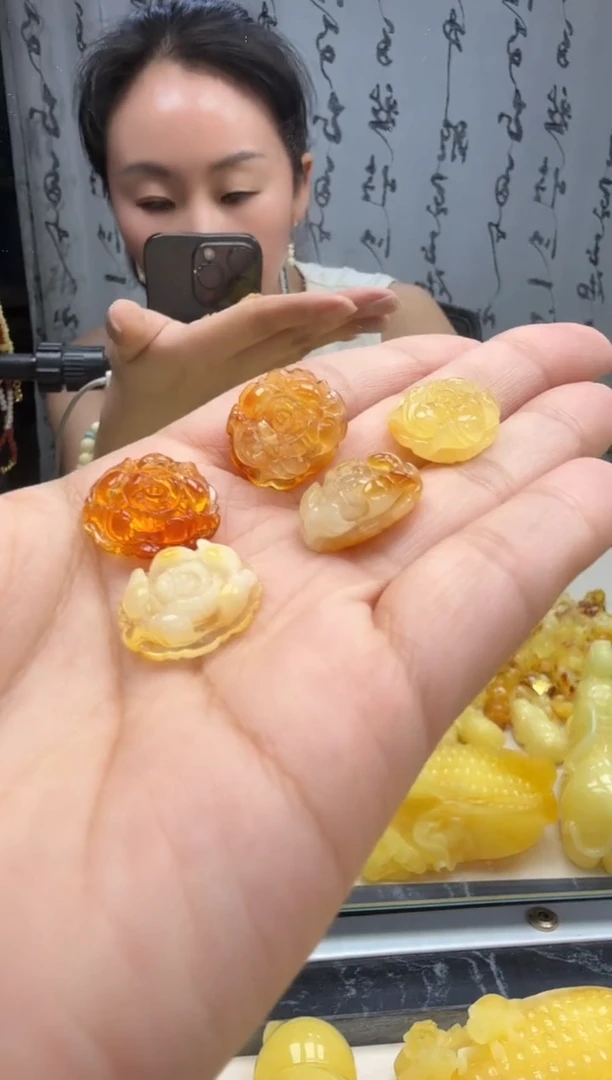 裸石琥珀未镶嵌随机一个