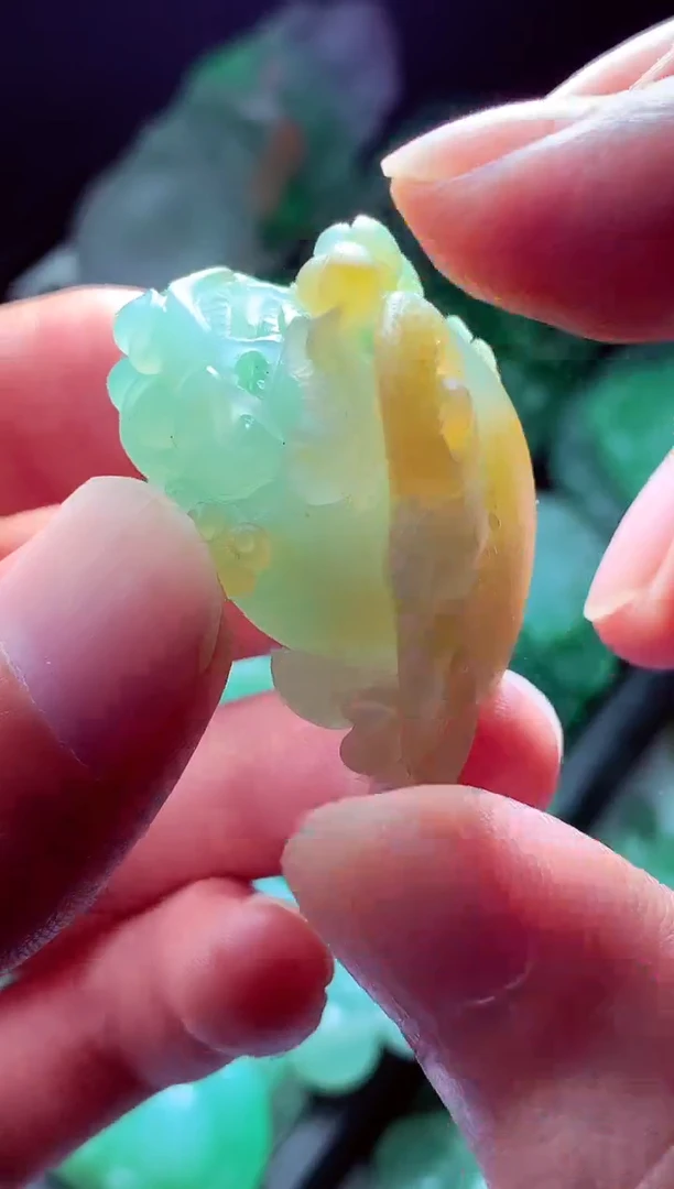 未镶嵌定制翡翠枫*?翡翠毛货定制
