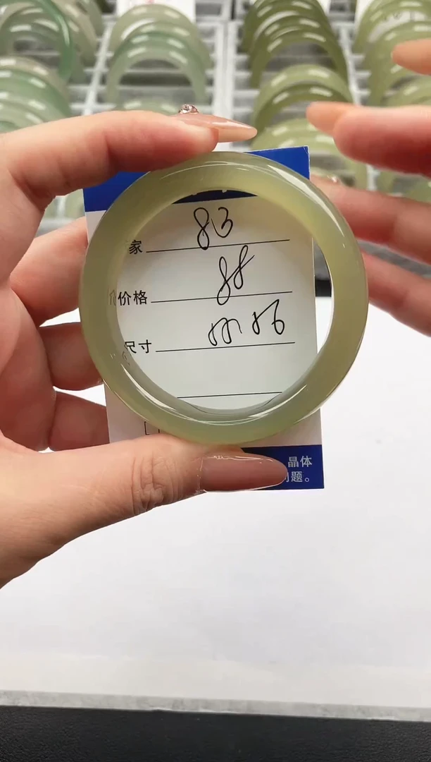 未镶嵌手镯石英质玉湖水绿