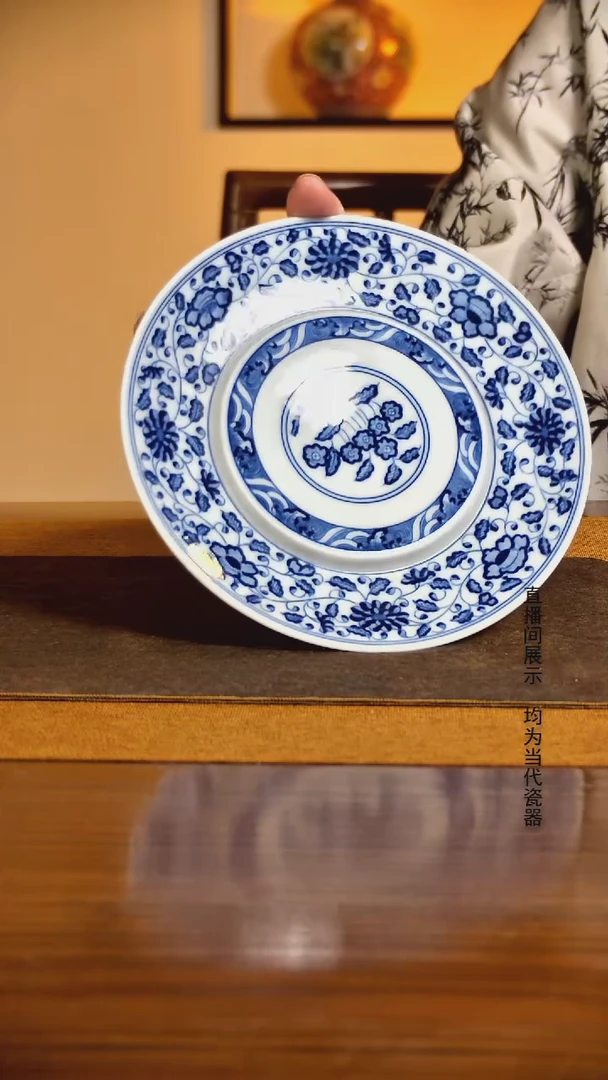 青花缠枝花卉壶承观峰有龙