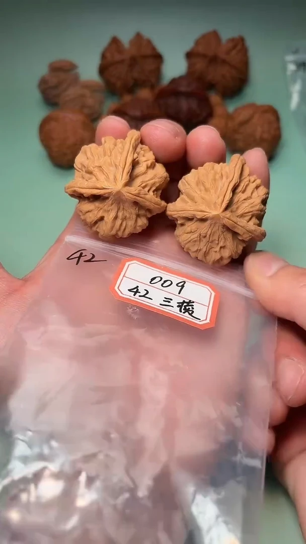 把件文玩核桃004 42玉玺三棱