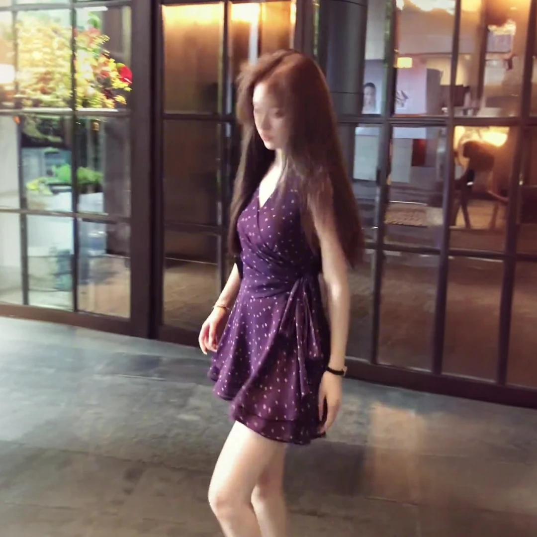 2025设计感波点V领无袖连衣裙女夏季新款时尚气质收腰显瘦a字短裙