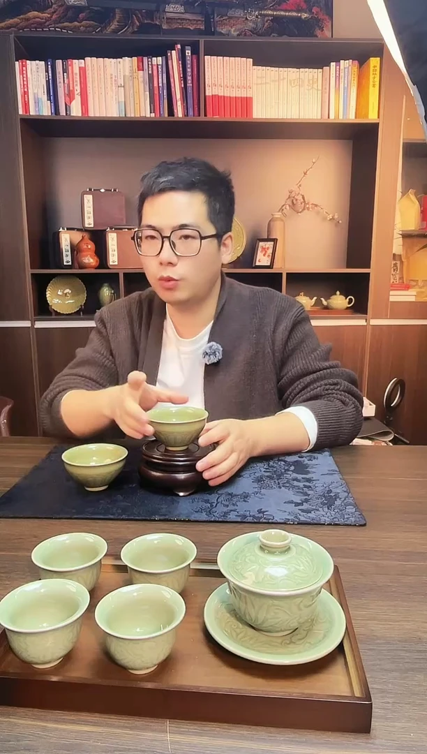 耀州窑冰裂宝莲压手杯一对微瑕