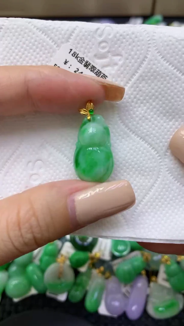 颈饰18K金镶嵌翡翠天然缅甸翡翠A货