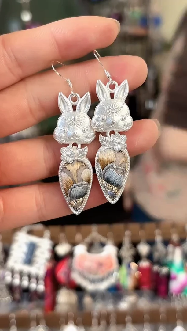 彩云南阁非遗老绣苗银饰品293