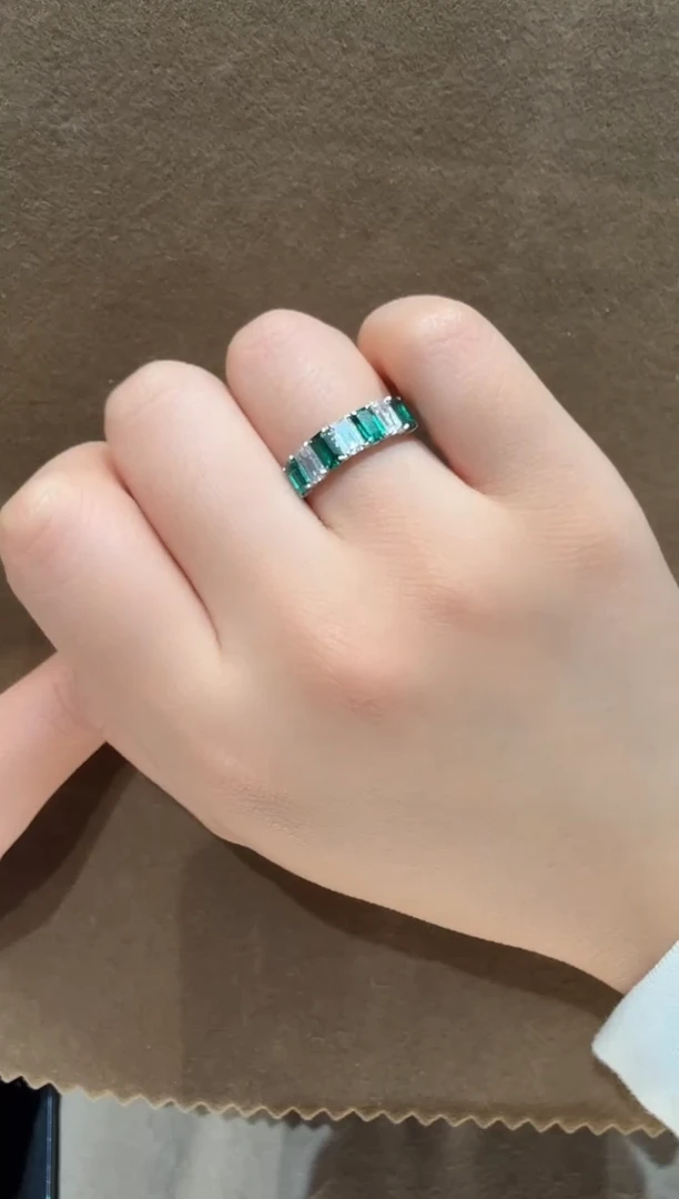 18K金镶嵌实验室培育钻石@@戒指白祖切祖绿半圈12