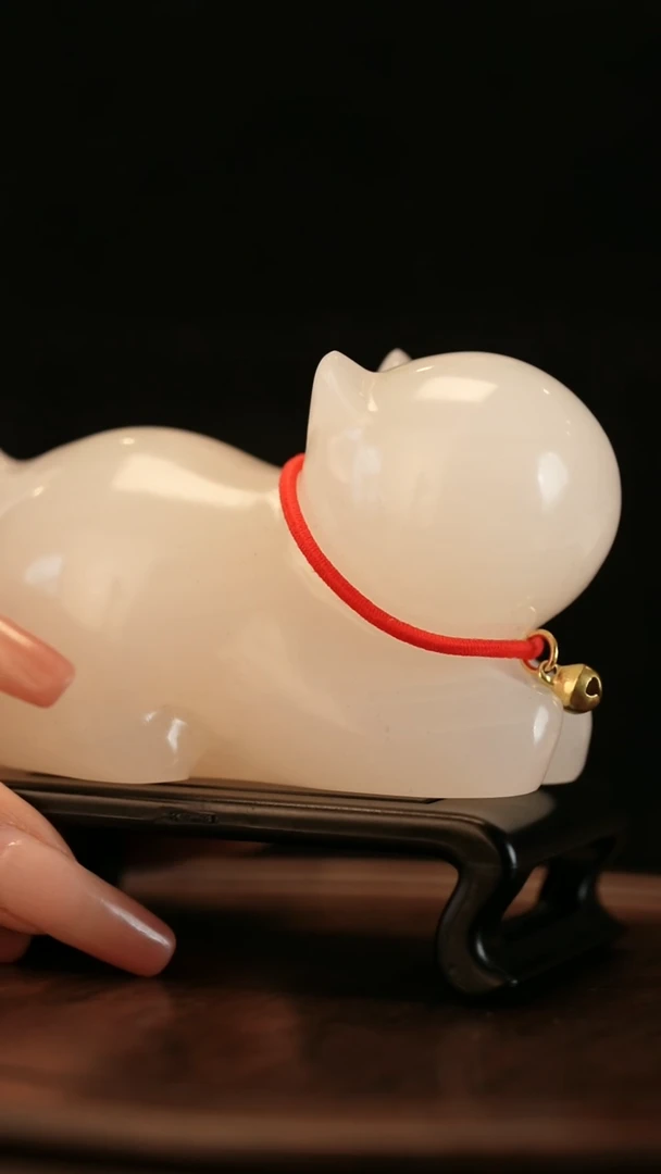 云南石荔枝白雕刻：铃铛猫