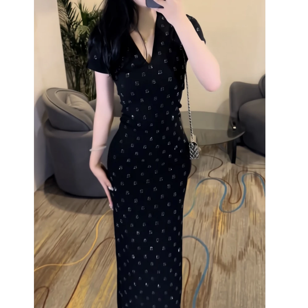 纯欲风辣妹烫钻包臀V领连衣裙女2025夏季修身显瘦高级感性感长裙