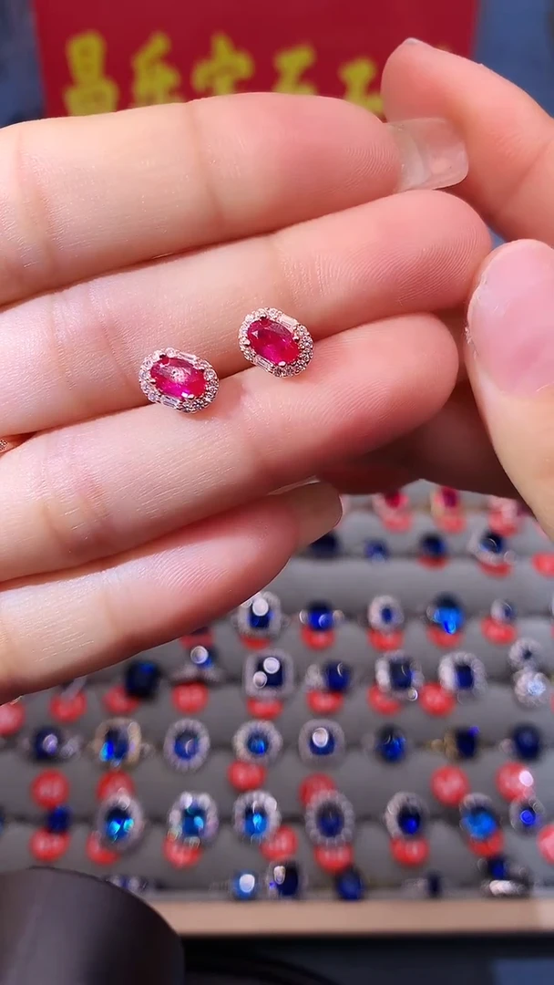 【闪购商品】红宝石耳饰银S925镶嵌111111