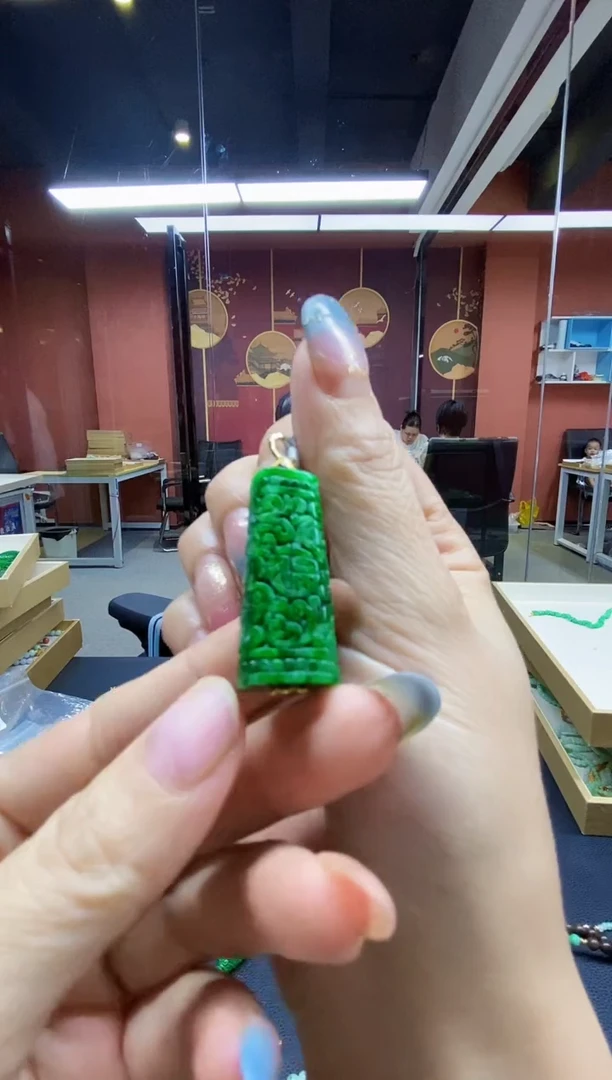 颈饰未镶嵌翡翠吊坠