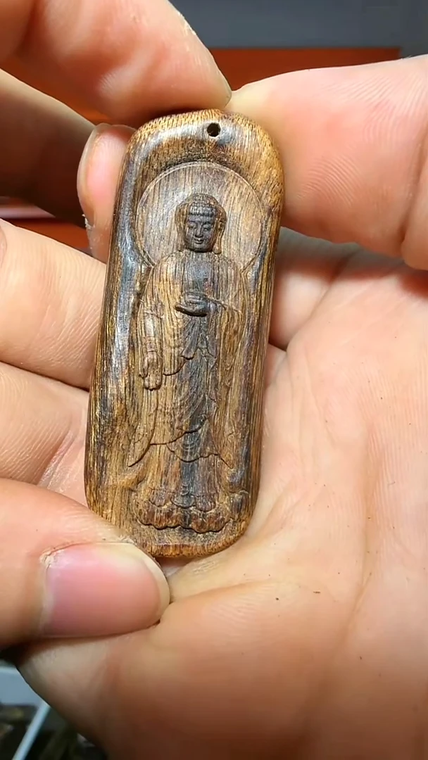 沉香吊坠103号红土双面雕菩萨多样性发一