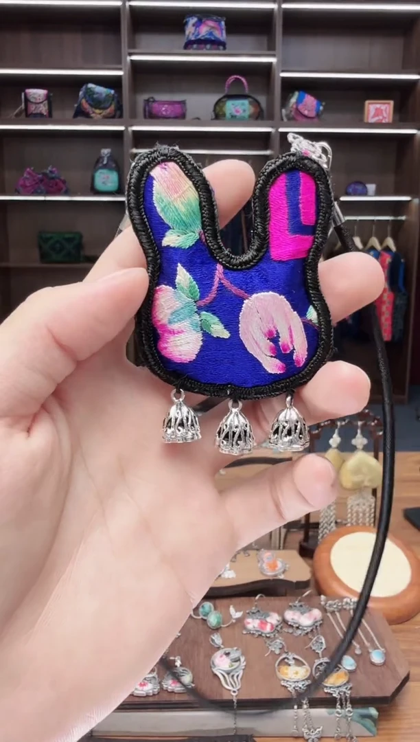 织绣21蒙阿苏苗绣传承店
