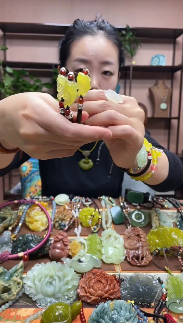 未镶嵌岫玉吊坠多样性发货发其中之一