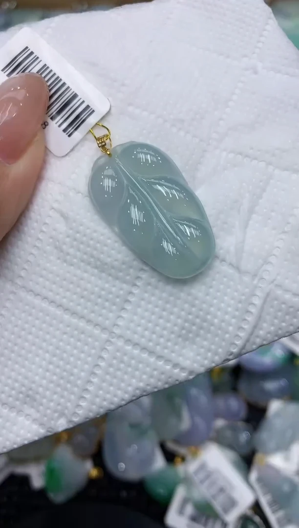 翡翠18K金镶嵌颈饰111111111111