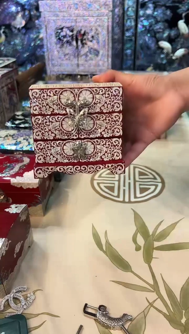 红底寿·弘贝雅螺钿漆器文化馆