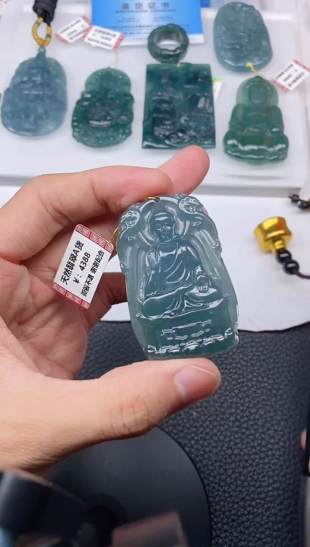 颈饰未镶嵌翡翠